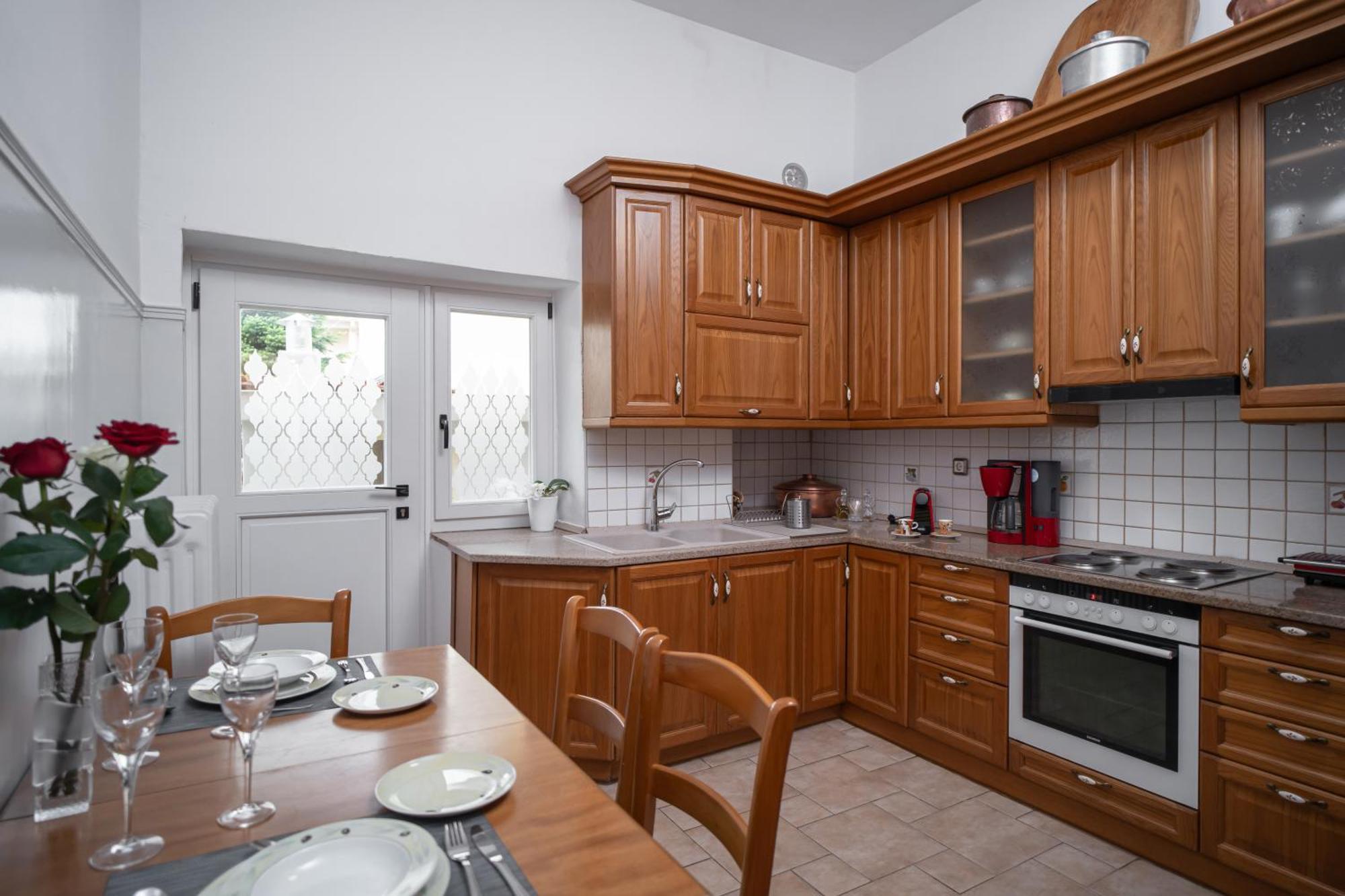 The Rock Guesthouse Калампака Экстерьер фото
